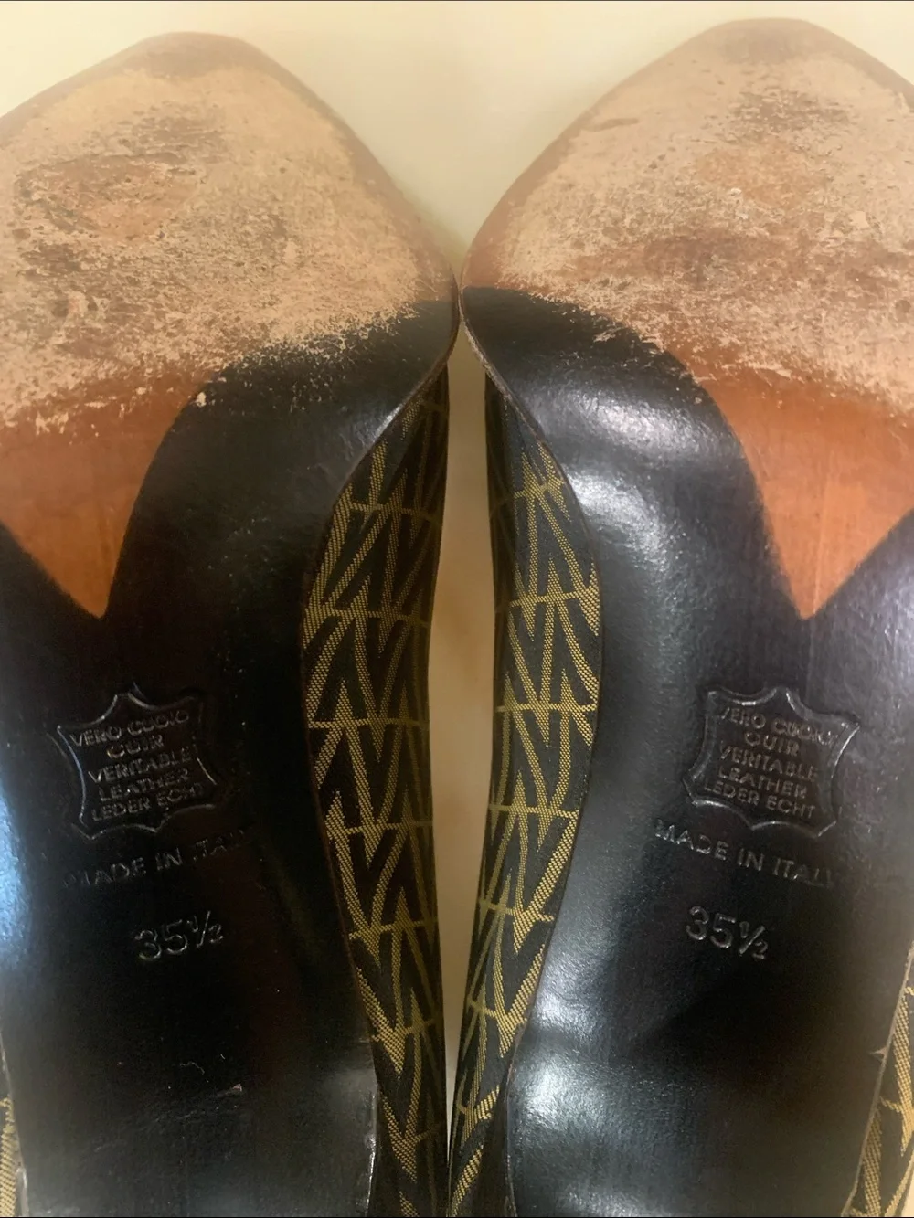 Mario Valentino good bin1